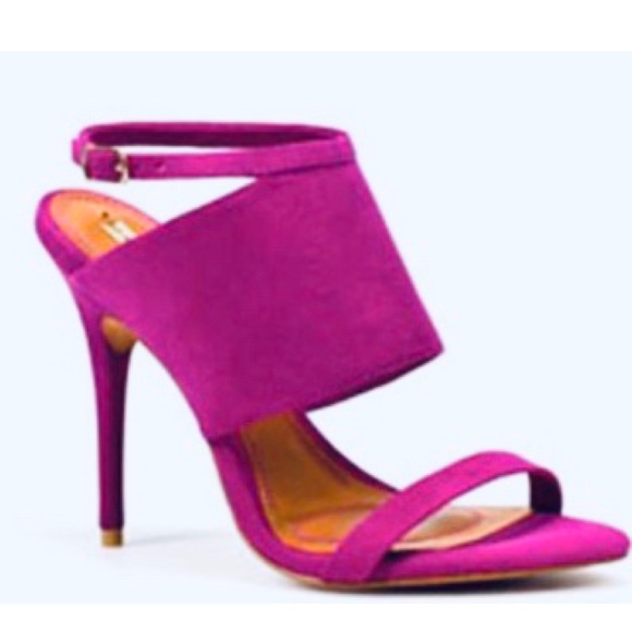 Zara Shoes - Zara suede fuchsia heels